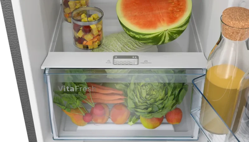 BOSCH Series 4 free-standing fridge-freezer with freezer at top 168 x 60.5 cm