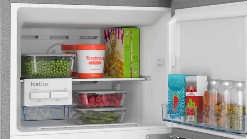 BOSCH Series 4 free-standing fridge-freezer with freezer at top 168 x 60.5 cm