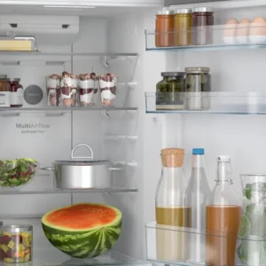 Series 4 free-standing fridge-freezer with freezer at top 156 x 60.5 cm